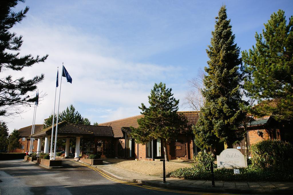 Hilton Newbury Centre Hotel Exterior photo