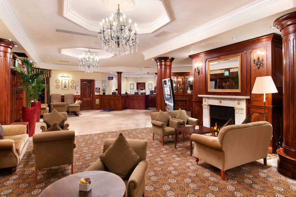 Hilton Newbury Centre Hotel Interior photo